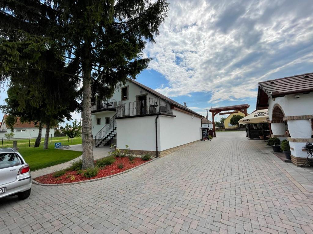 Kukorica Csarda Apartman Balatonujlak Экстерьер фото