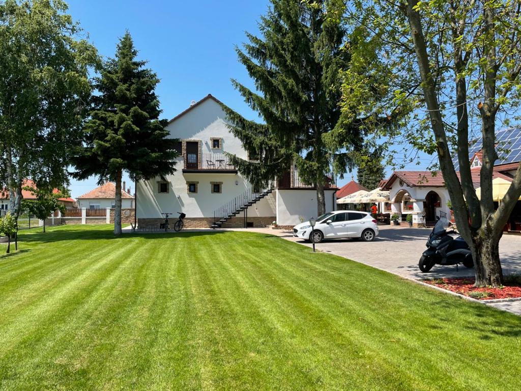 Kukorica Csarda Apartman Balatonujlak Экстерьер фото