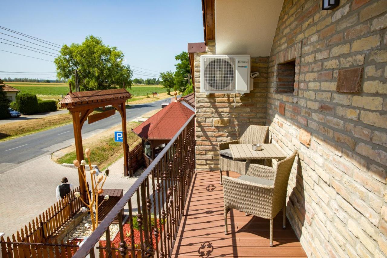 Kukorica Csarda Apartman Balatonujlak Экстерьер фото